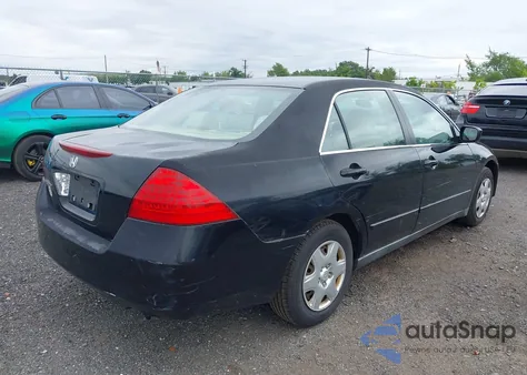 2006 Honda Accord 2.4 Lx z USA, uszkodzony, nr VIN 1HGCM56416A117096